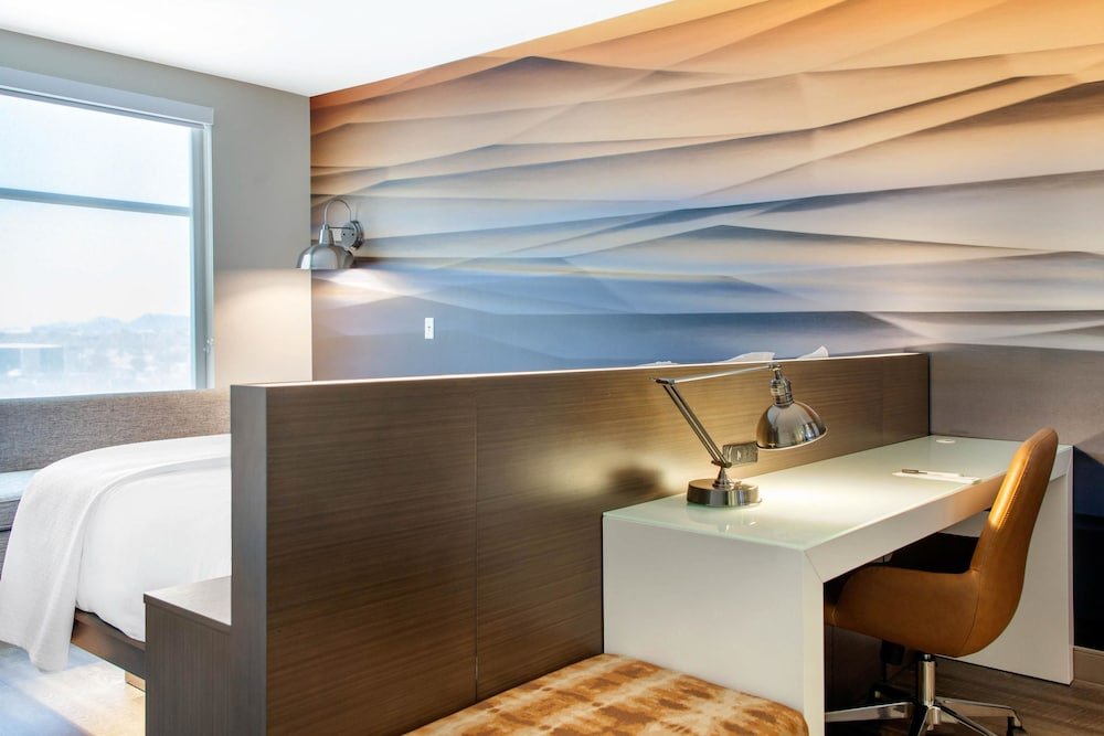 Фото Cambria Hotel Boston, Downtown - South Boston