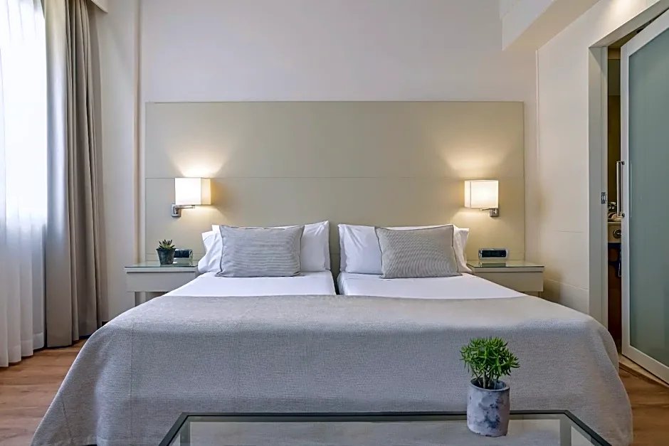 Фото Aparthotel Mariano Cubi Barcelona