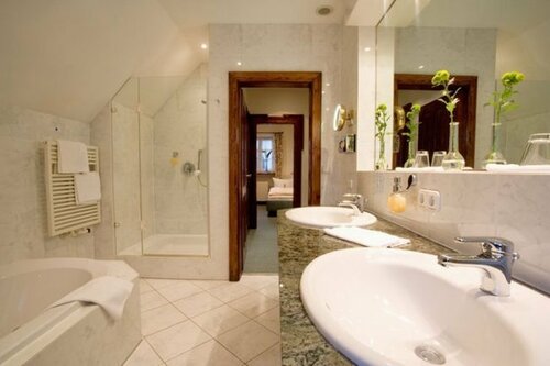 Внешний вид отеля Romantik Hotel Zur Schwane в Волькахе, фото 5