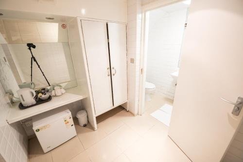 Фото The Cameron Hotel