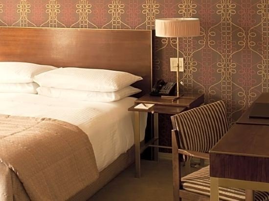 Фото Sunset Tower Hotel