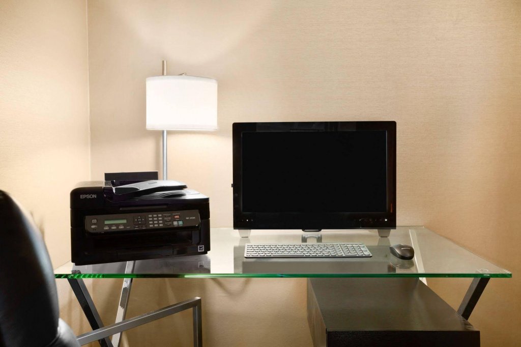 Фото Days Inn by Wyndham Stouffville