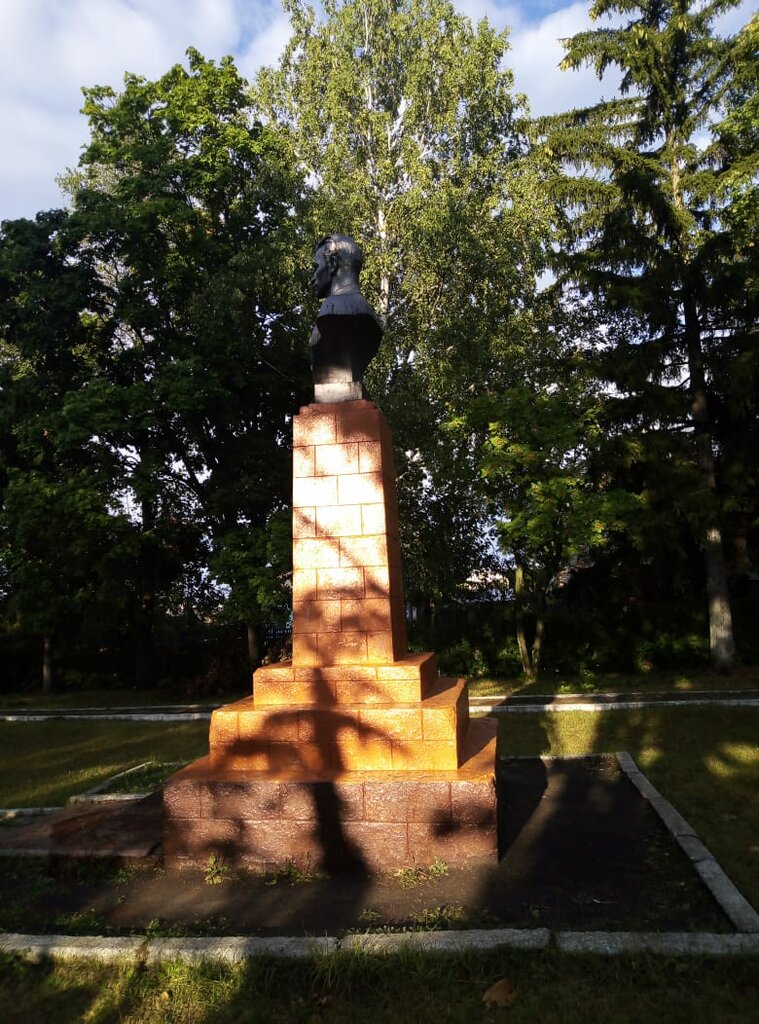 Monument, memorial Сквер им. Героя Советского Союза В.В. Анисимова, Sursk, photo
