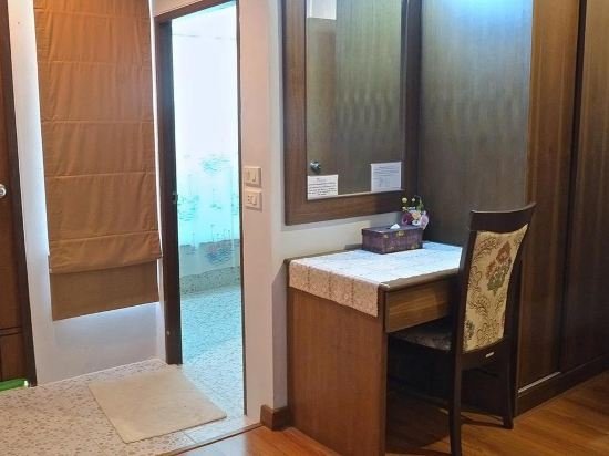 Фото Thanintorn Greenpark Hotel