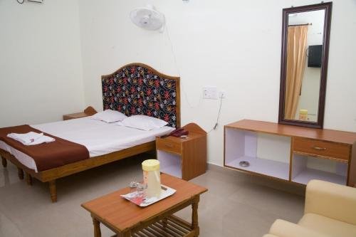 Фото Vihas Inn - Tirupati