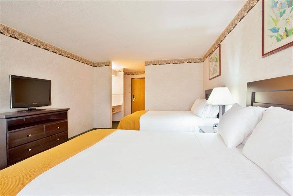 Фото Holiday Inn Express Hotel & Suites Chicago - Libertyville, an Ihg Hotel