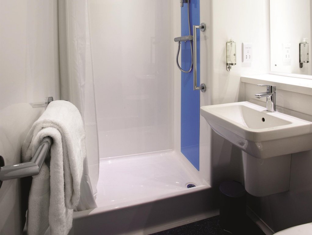 Фото Travelodge London Central City Road Hotel