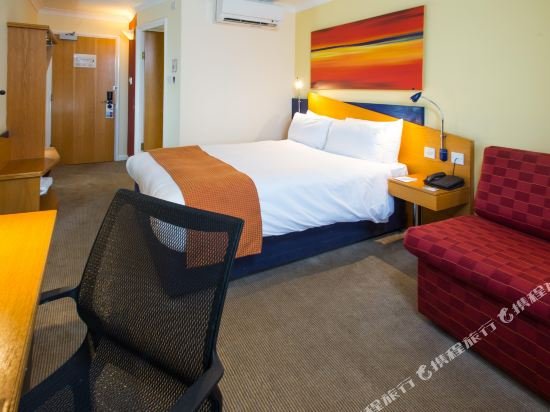 Фото Holiday Inn Express Birmingham - Oldbury, an Ihg Hotel