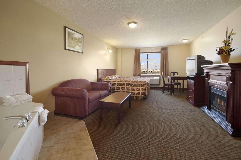 Фото Super 8 Fort Saskatchewan