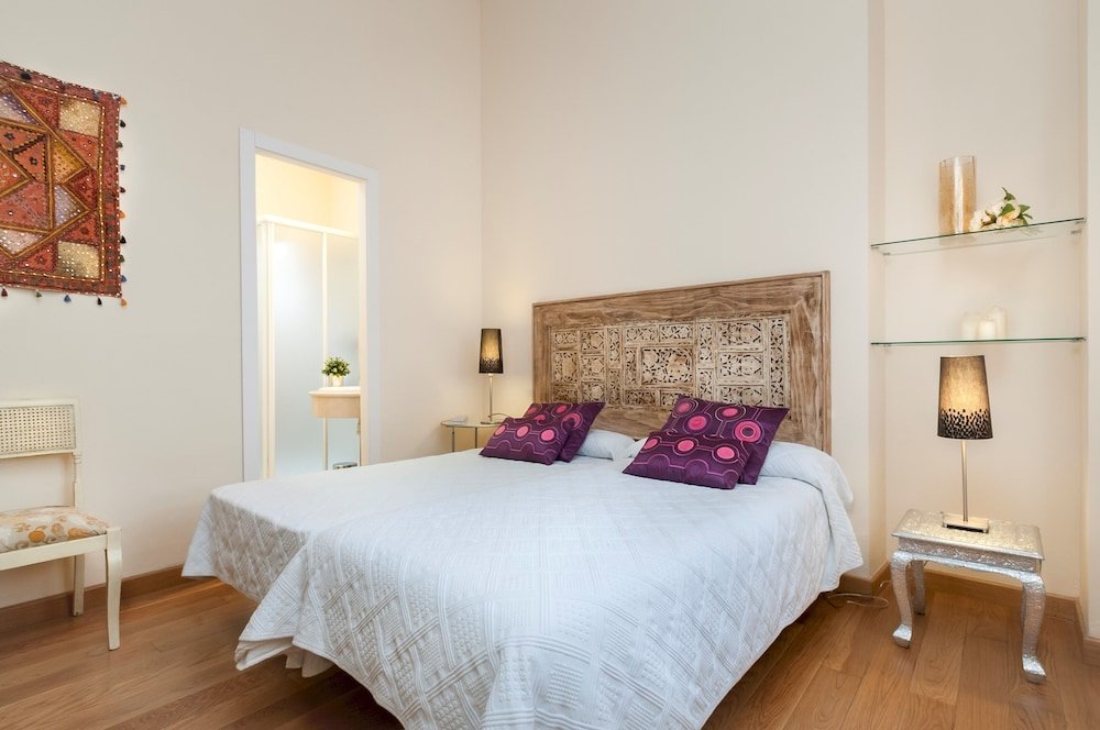 Фото Brand New 2 Bd Apartment Near Cathedral - Vinuesa II