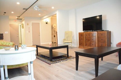 Гостиница The 1023 With Private Yard & Parking, Near Falls & Casino by Niagara Hospitality