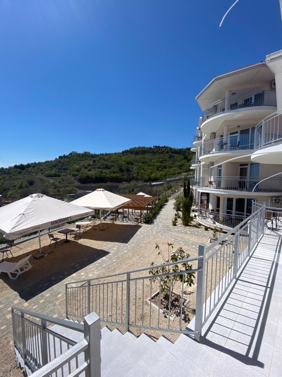 Фото отеля 2