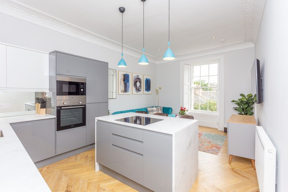 Фото Silver Lining - Luxury New Town Apartment