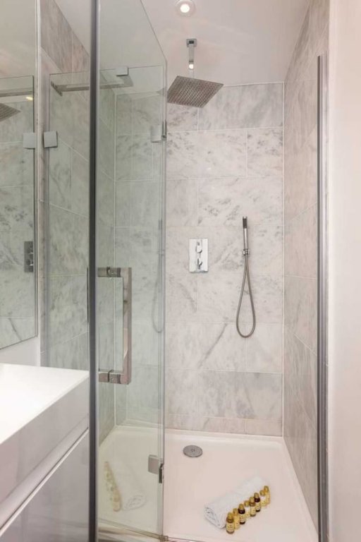 Фото Bright 2br Home in West Kensington, 6 Guests