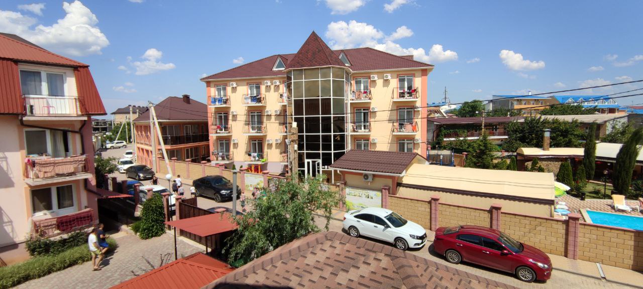 Фото отеля 2