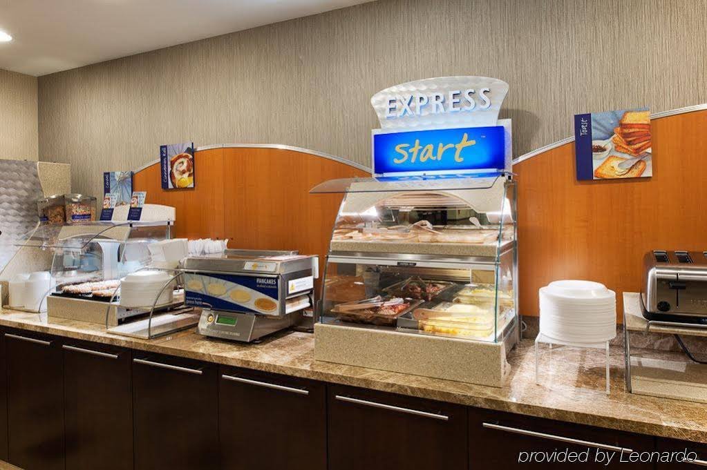 Фото Holiday Inn Express Philadelphia Airport, an Ihg Hotel