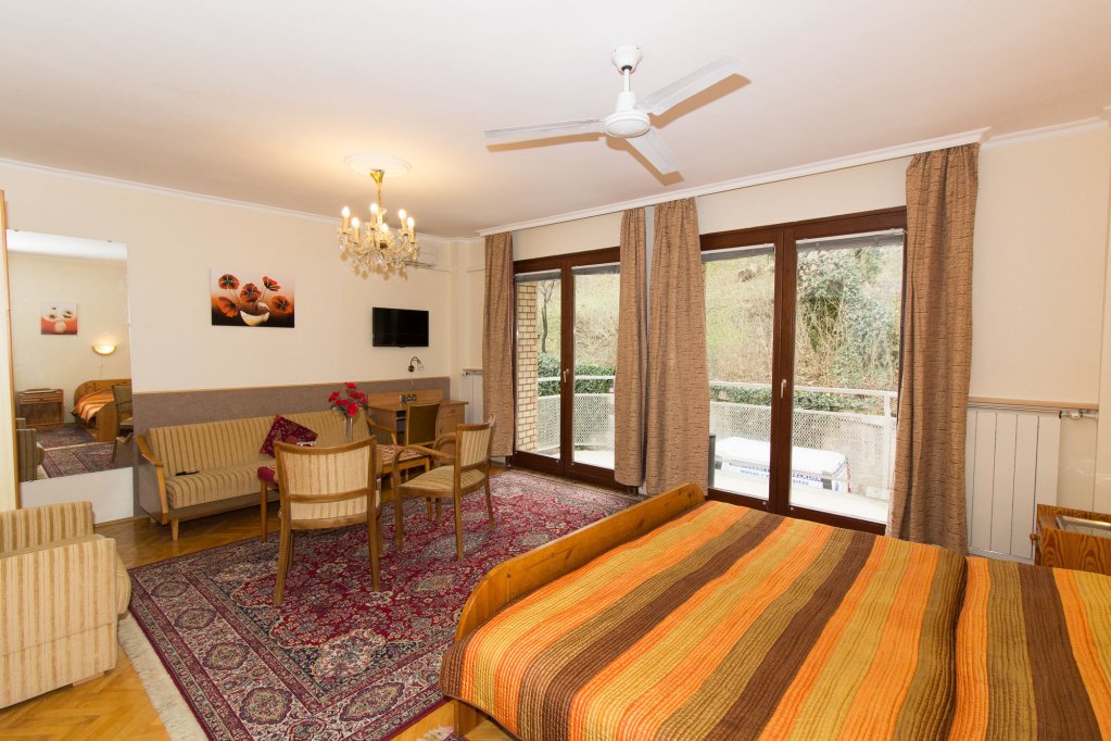 Фото Budavar Bed and Breakfast