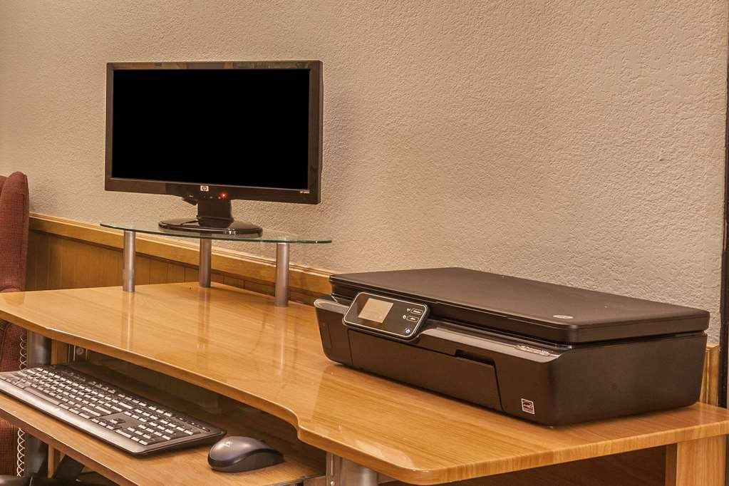 Фото Super 8 by Wyndham Lindsay Olive Tree