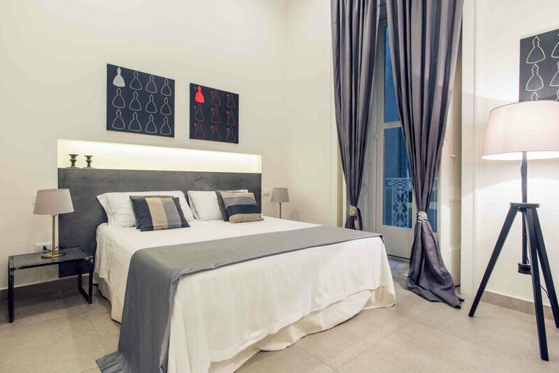 Гостиница Duomo 64 Apartments в Неаполе