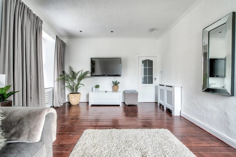 Фото Modern 2br Home on the Royal Mile!