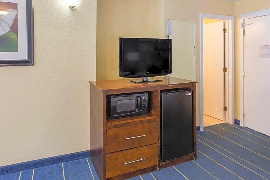 Фото Days Inn by Wyndham Lebanon/Hanover