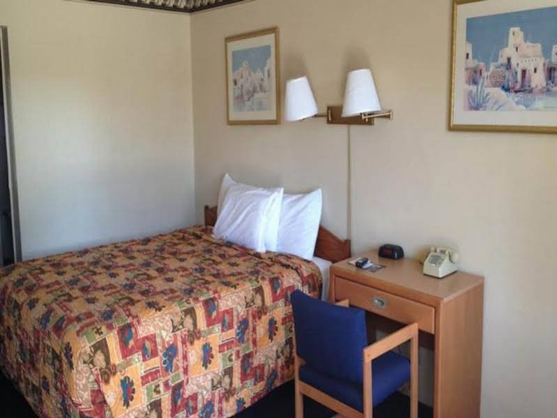 Фото Days Inn by Wyndham Barstow