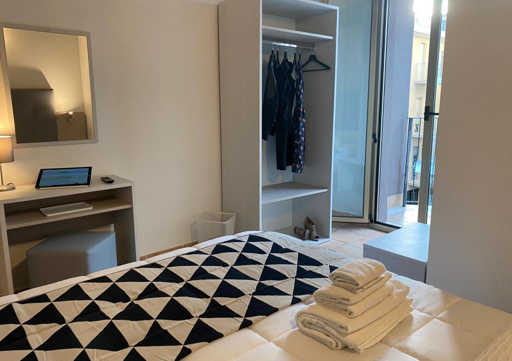 Фото Noah Beach Hotel