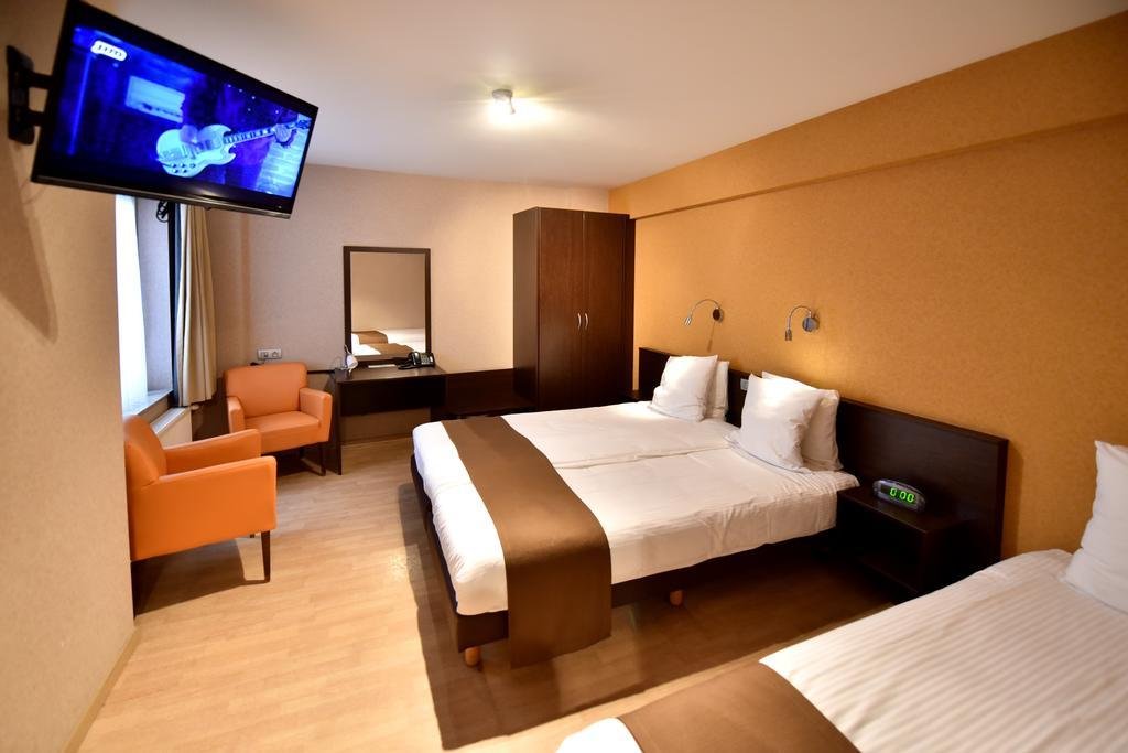 Фото отеля 2