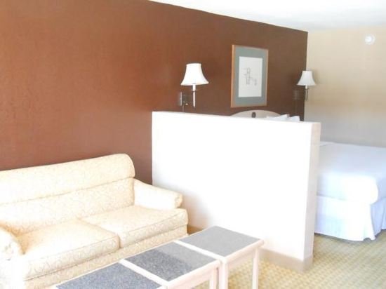 Фото Super 8 by Wyndham Conference Center NAU/Downtown