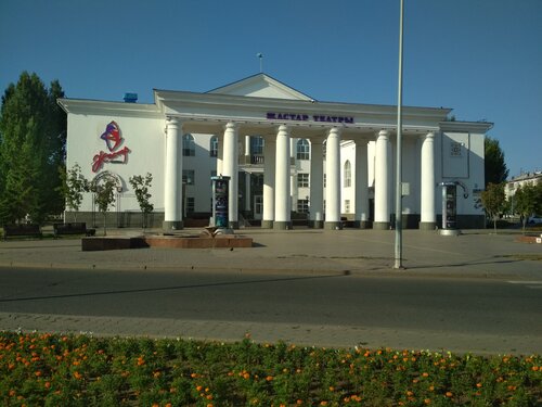 Жалаңаштар театры