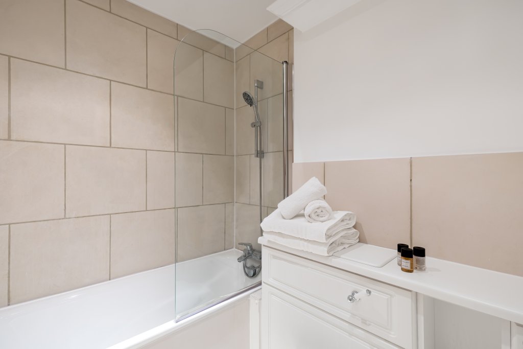 Фото 1 Bed Serviced Apartment near Blackfriars