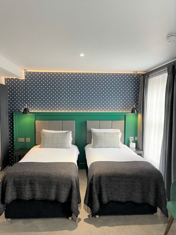 Фото The Churchill Hotel