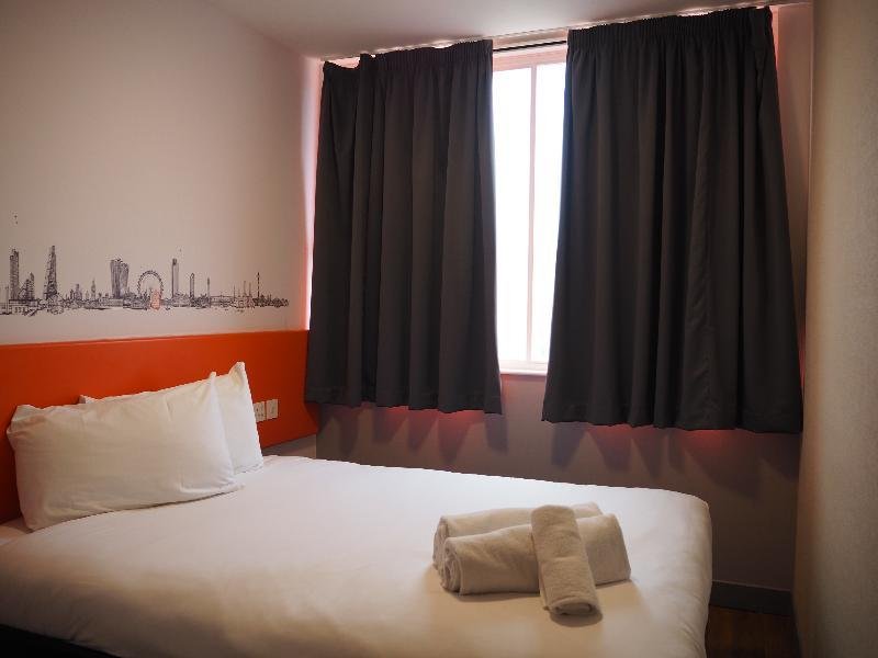 Фото EasyHotel London Croydon