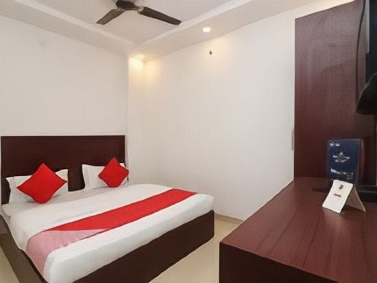 Фото Oyo 1021 Hotel Gayatri Residency