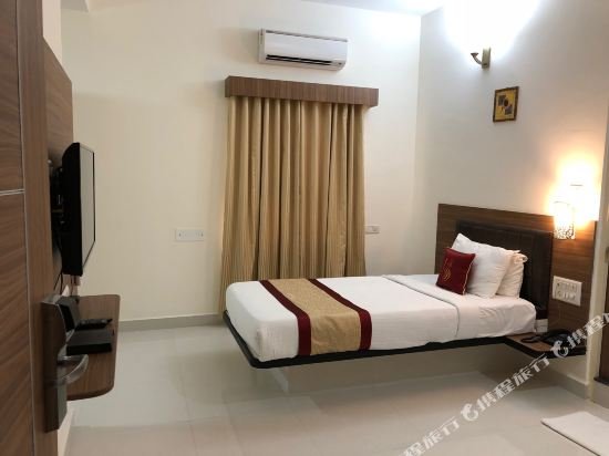 Фото Hotel Grand Bee