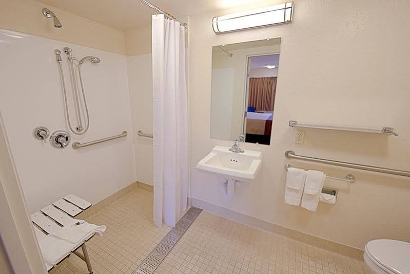 Фото Red Roof Inn Danville, Pa