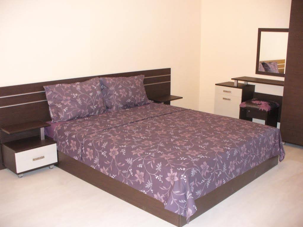 Фото Rose Garden Omax Hotel Apartments