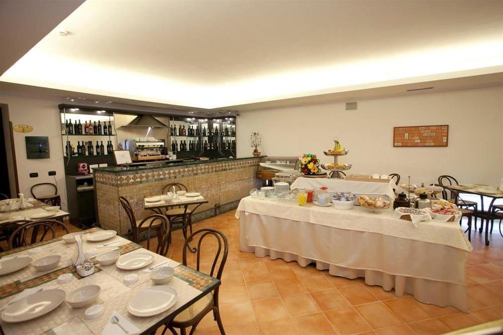 Фото Hotel Neapolis