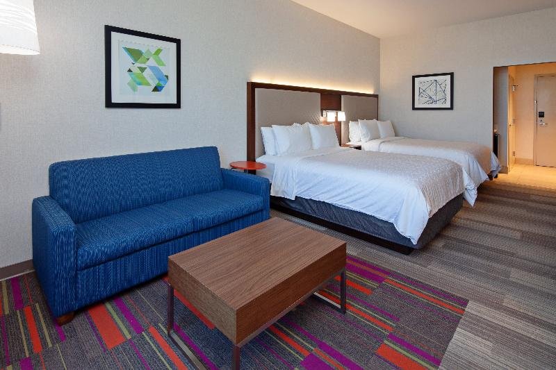 Фото Holiday Inn Express Hotel & Suites Ventura, an Ihg Hotel