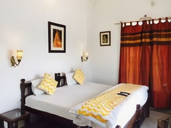 Фото Hotal Devraj Niwas on Lake Pichola Udaipur