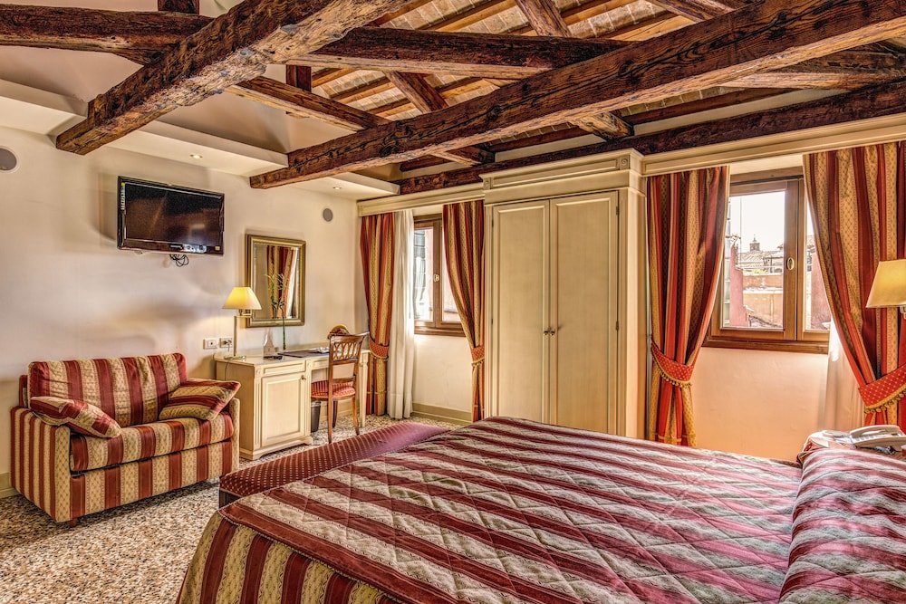 Фото Hotel Bella Venezia