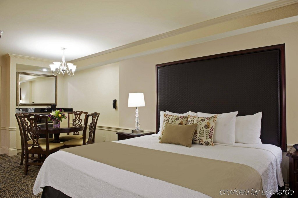 Фото Wingate by Wyndham Bellingham Heritage Inn