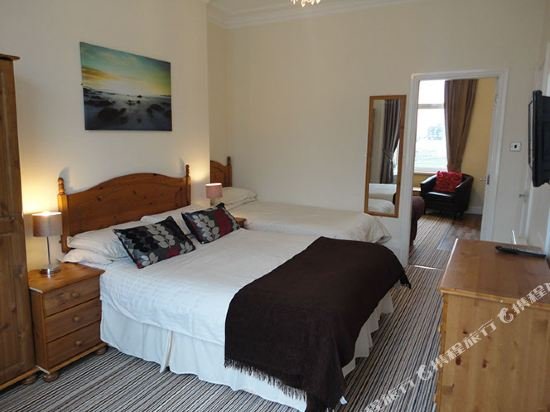 Фото 45 The Square Holiday Apartments