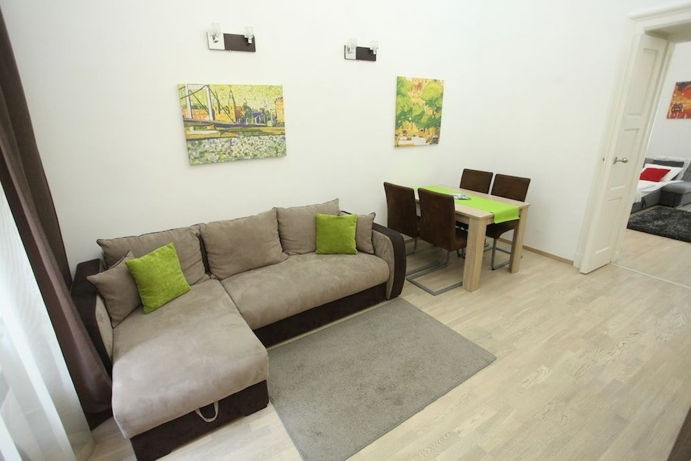 Фото Dfive Apartments - Bathory