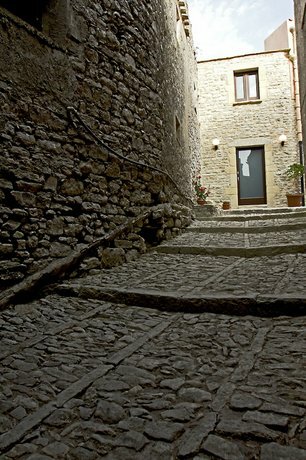 Жильё посуточно Residence San Martino в Эриче