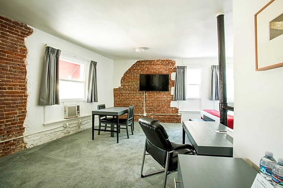 Фото The American Hotel