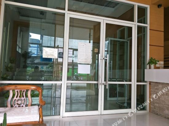 Фото Thana Place Charunsanithwong 34