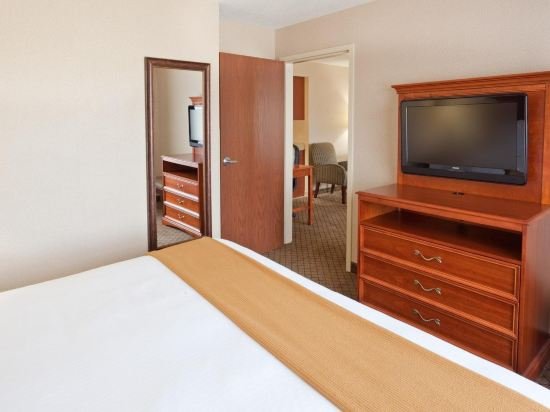 Фото Holiday Inn Express Hotel & Suites Tilton - Lakes Region, an Ihg Hotel