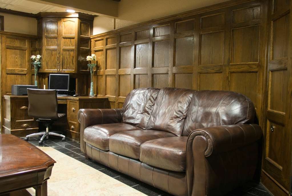 Фото Days Inn & Suites by Wyndham Coralville Iowa City