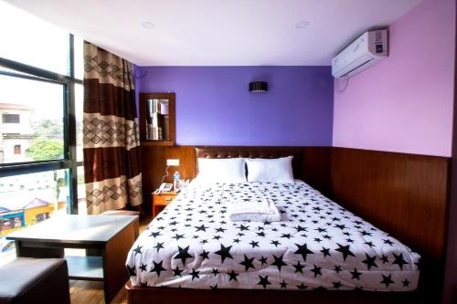 Фото Everest Holiday Inn